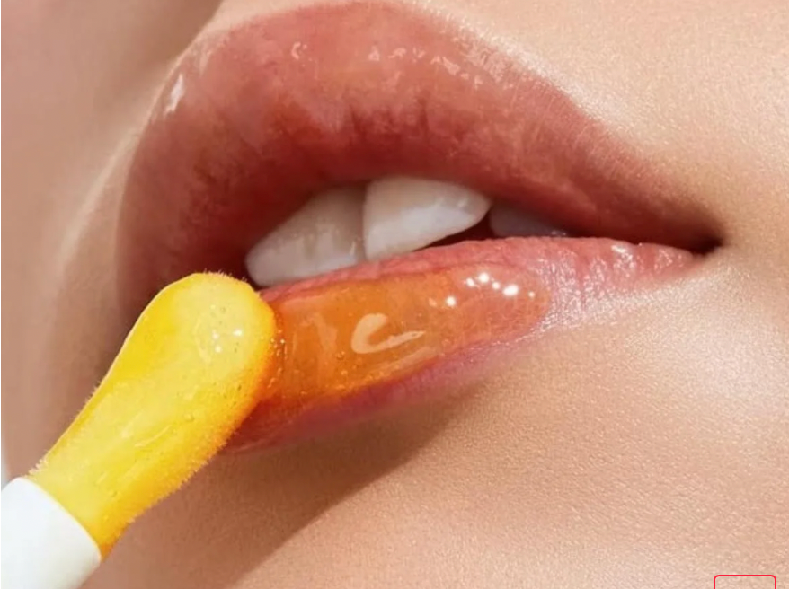 "SHEGLAM Jelly Wow Hydrating Lip Oil & Gloss"
